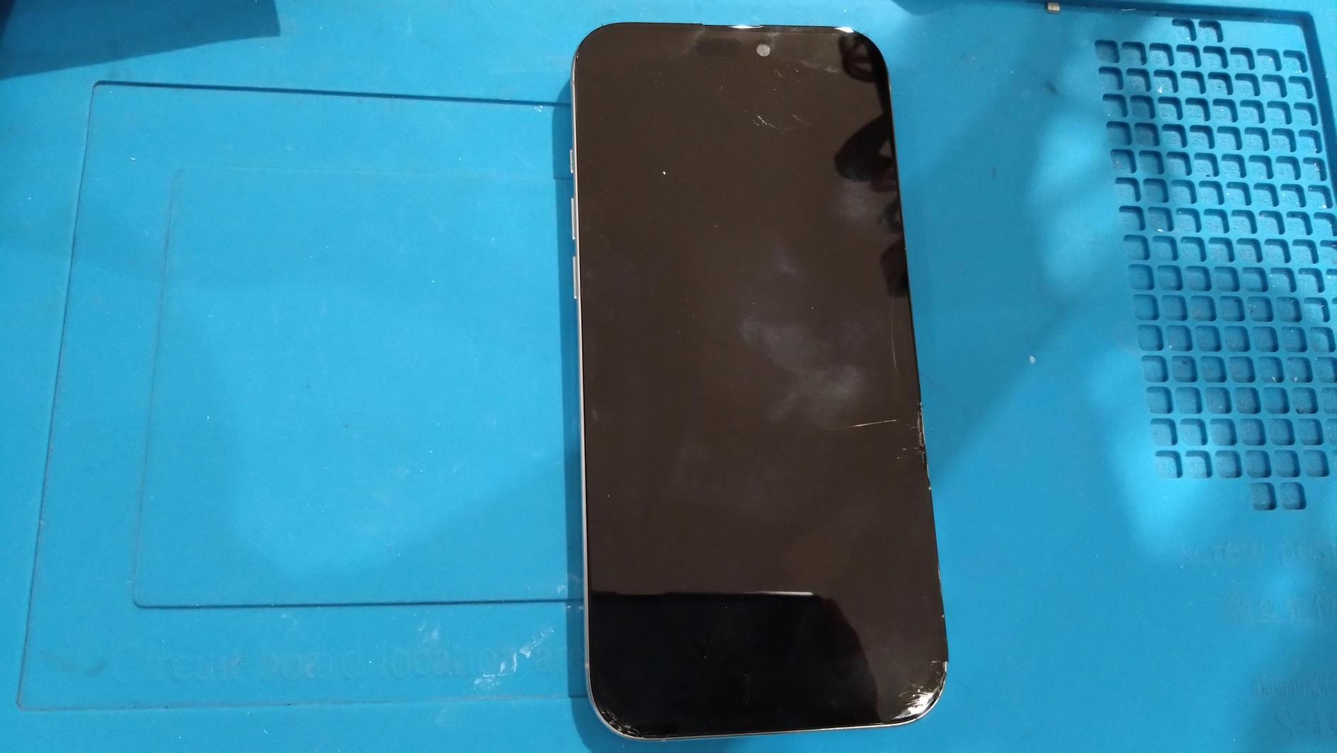 画面が欠けてしまったiPhone 12（アイフォン）画面交換修理を承りました！